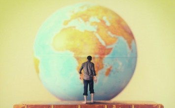 Les assemblages surréalistes de Achraf Baznani